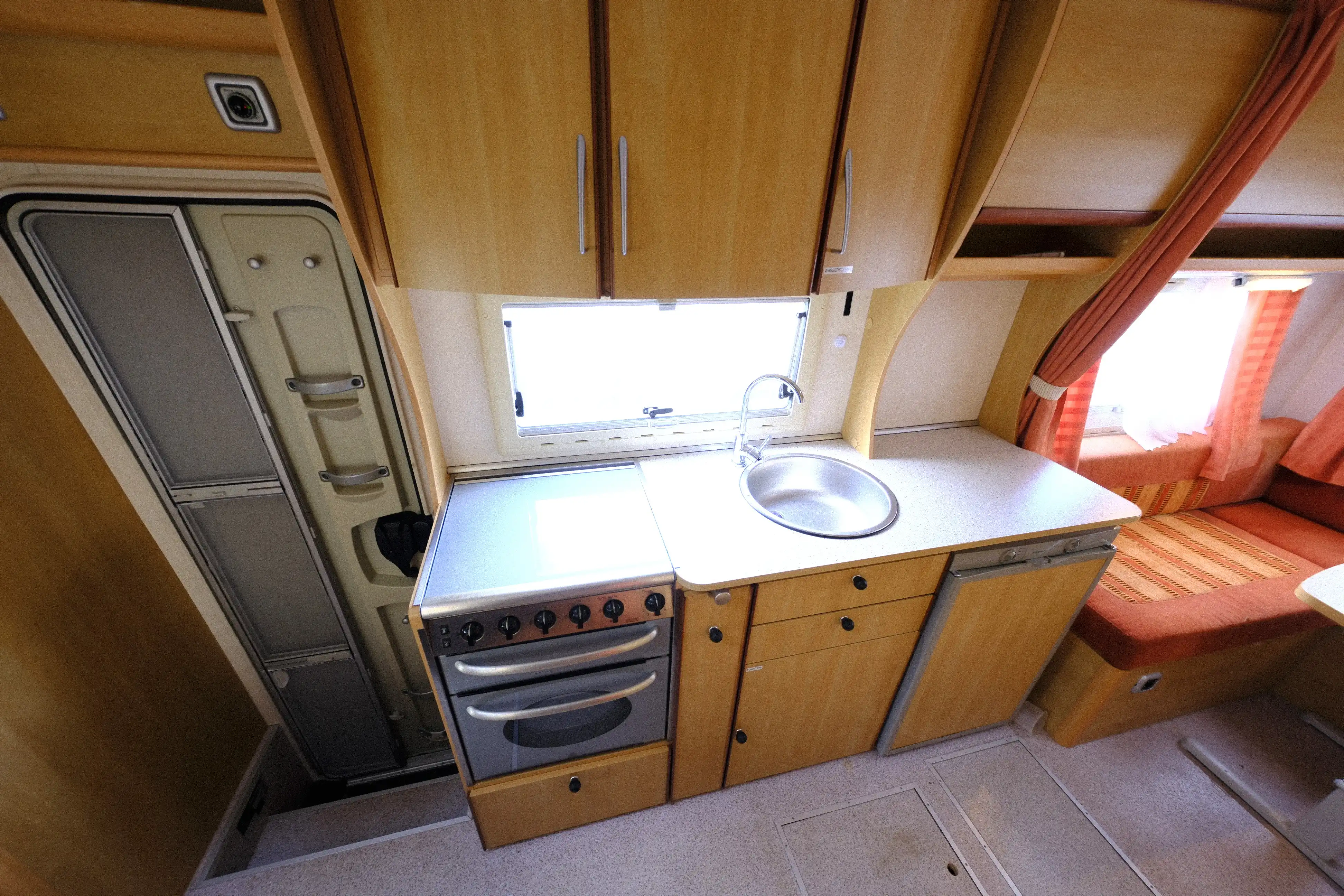 EURAMOBIL A 665 HS